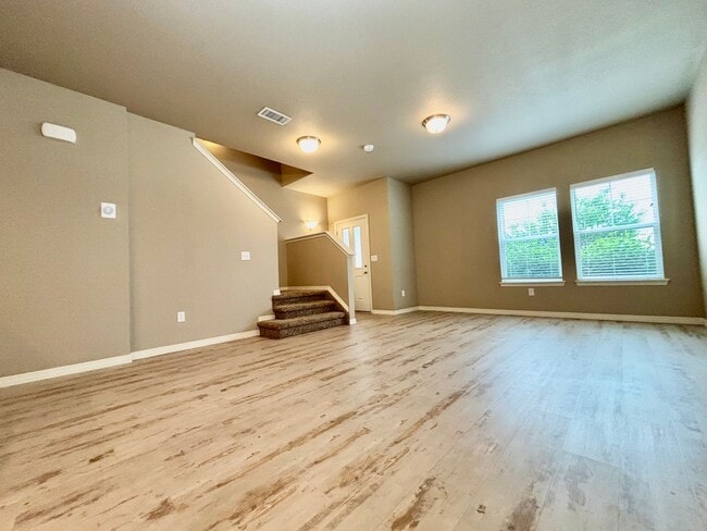 Building Photo - Beautiful 3 bed, 3 bath Townhome in West W...