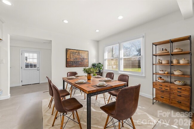 Building Photo - 4005 Abbeydale Dr