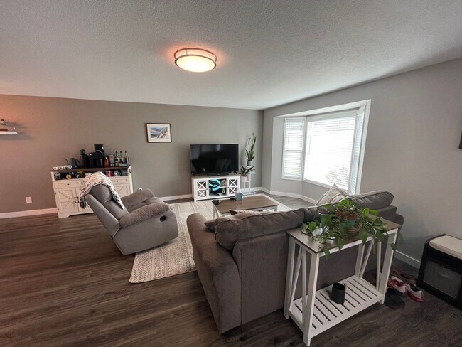 Foto del edificio - Spacious and Comfortable 3 Bedroom Home
