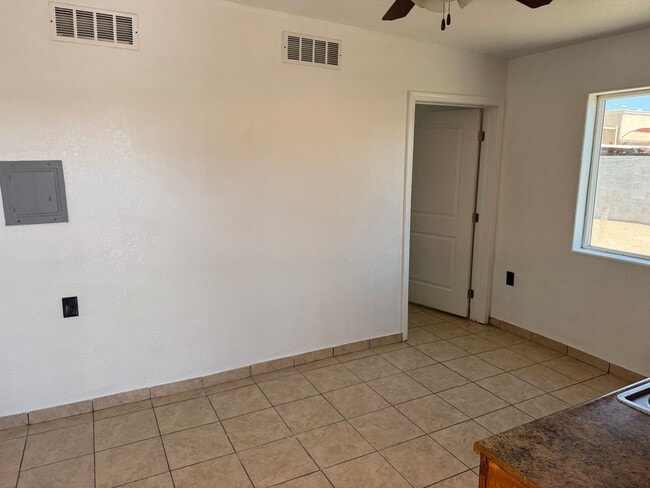 Building Photo - 1458 B St