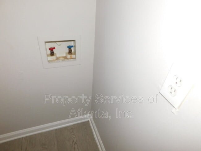 Building Photo - 180 Harville Rd