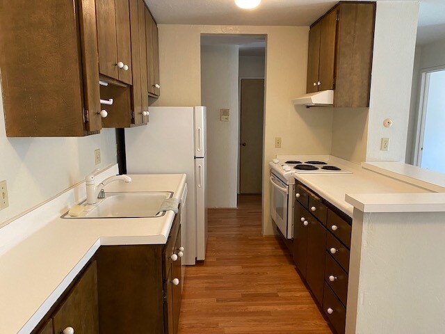 Kitchen - 250 Whitmore St