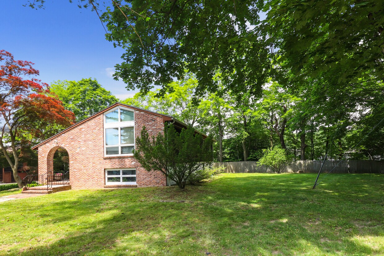 Primary Photo - 399 Old Army Rd