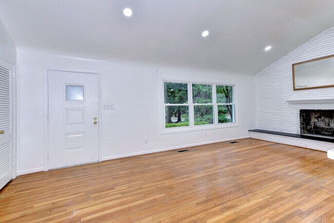 Foto del edificio - 309 Corbin Dr