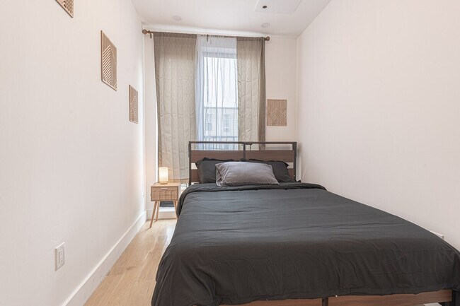 Foto del edificio - 233 Covert St.