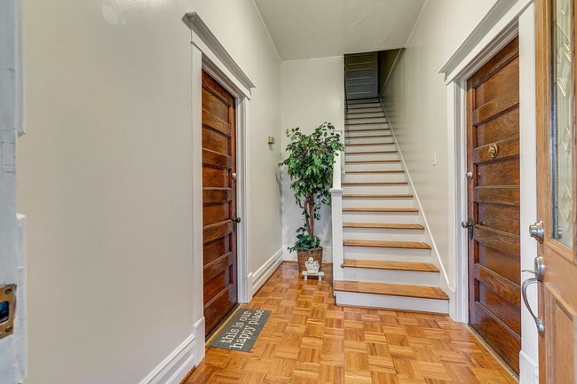 Entrance - 401 E Chilhowie Ave