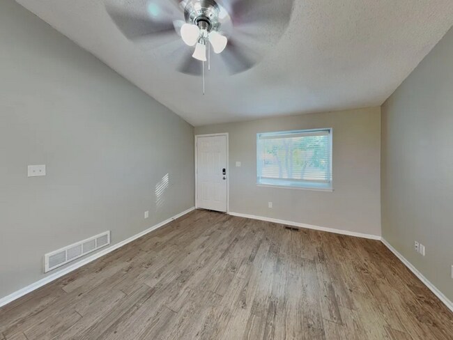 Foto del edificio - 5227 E 123rd Ave