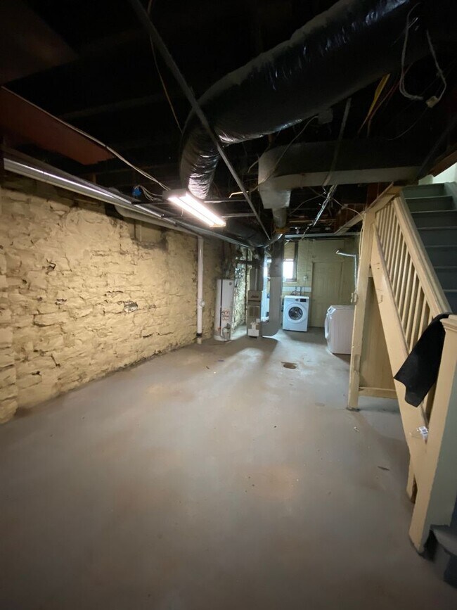 Building Photo - Updated 2BR Row Home in Lawrenceville – Ce...