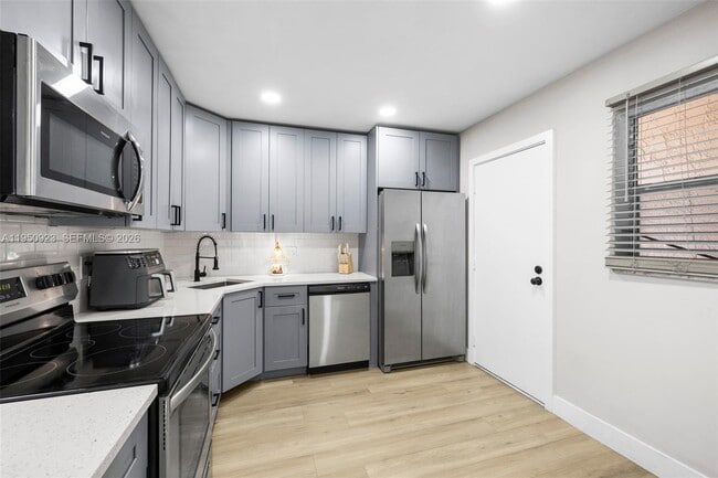 Foto del edificio - 6100 S Falls Cir Dr