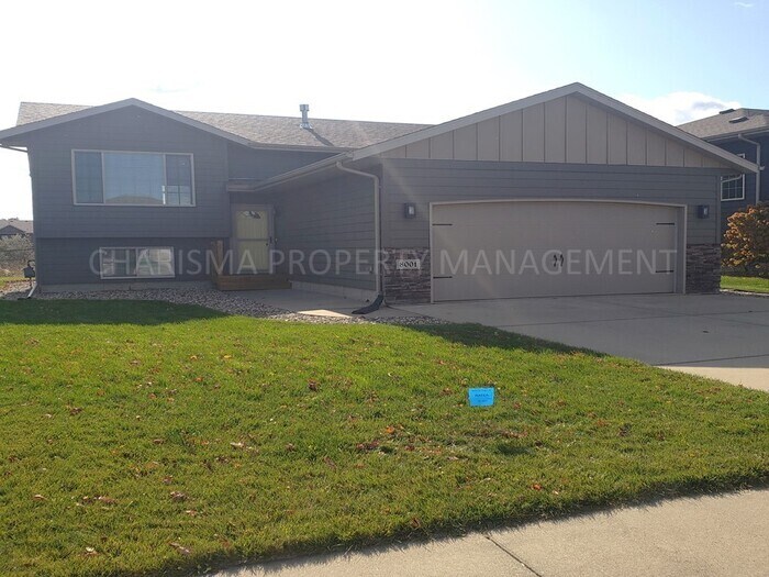 A WARM TO A FRESHLY REMODELED HOME! House for Rent in Sioux