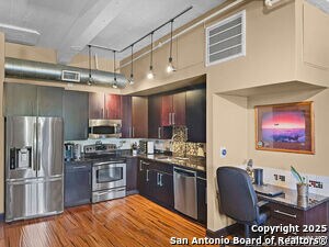 Foto del edificio - 831 S Flores St