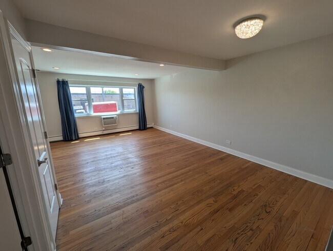 Foto del edificio - 9216 Seymour Ave