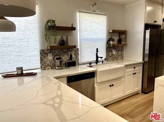 Foto del edificio - 5146 W 130th St