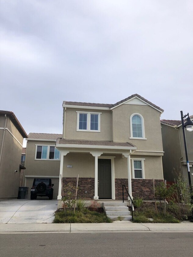 Foto del edificio - NICE 2 STORY HOME IN WHITNEY RANCH WITH SOLAR!!