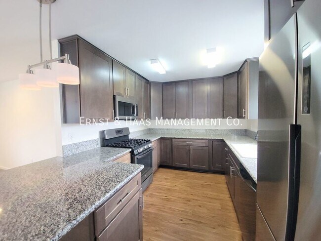 Building Photo - Vibrant 3 Bed, 2 Bath Home in the Heart of...