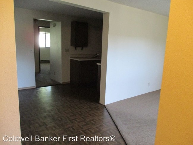 Building Photo - 1027-1027 SW Puff Ln