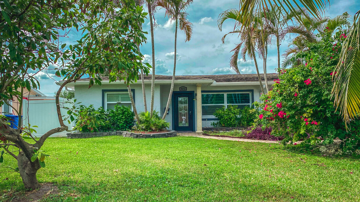 Foto principal - 9672 2nd St N