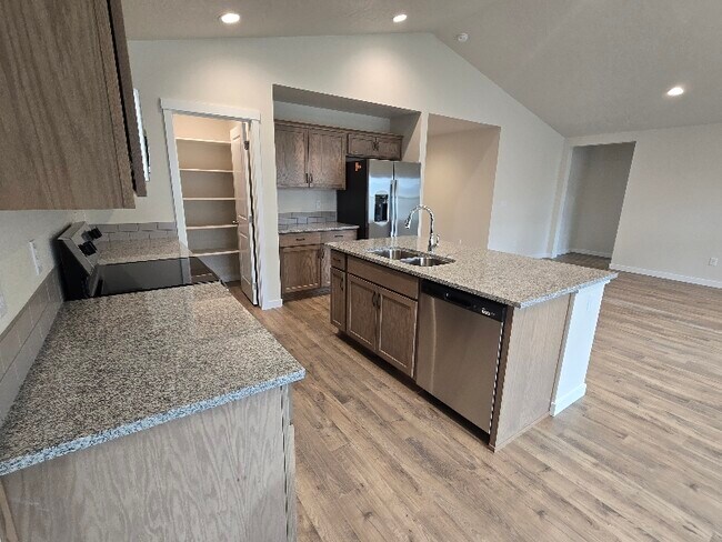 Foto del edificio - 323 Omphale St W