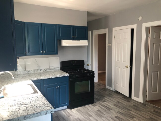 Building Photo - 3038 6th Ave