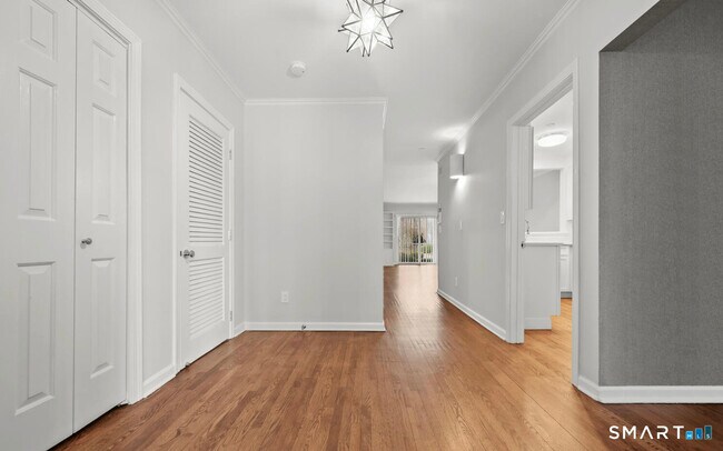 Foto del edificio - 51 Forest Ave
