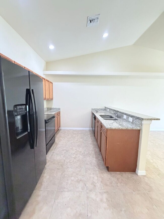 Building Photo - 3BR/2BA  Duplex with Garage | Pet Friendly (small only)| Cape Coral