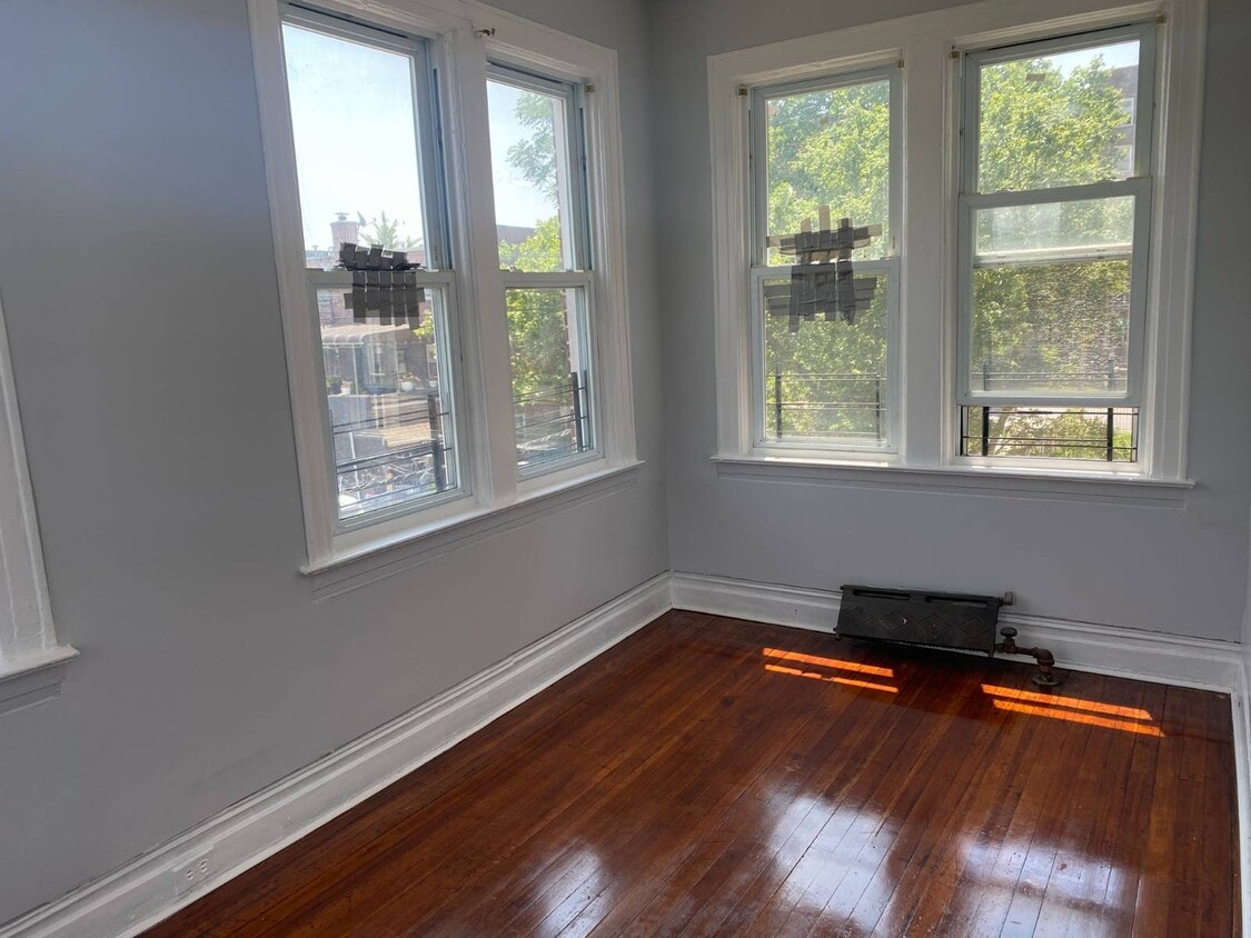 Foto principal - 1170 E 43rd St