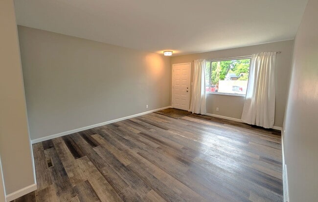 Building Photo - 3504 N Taft Ave
