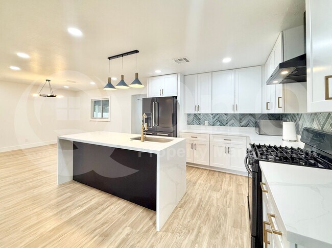 Foto del edificio - 1725 W Mitchell Dr