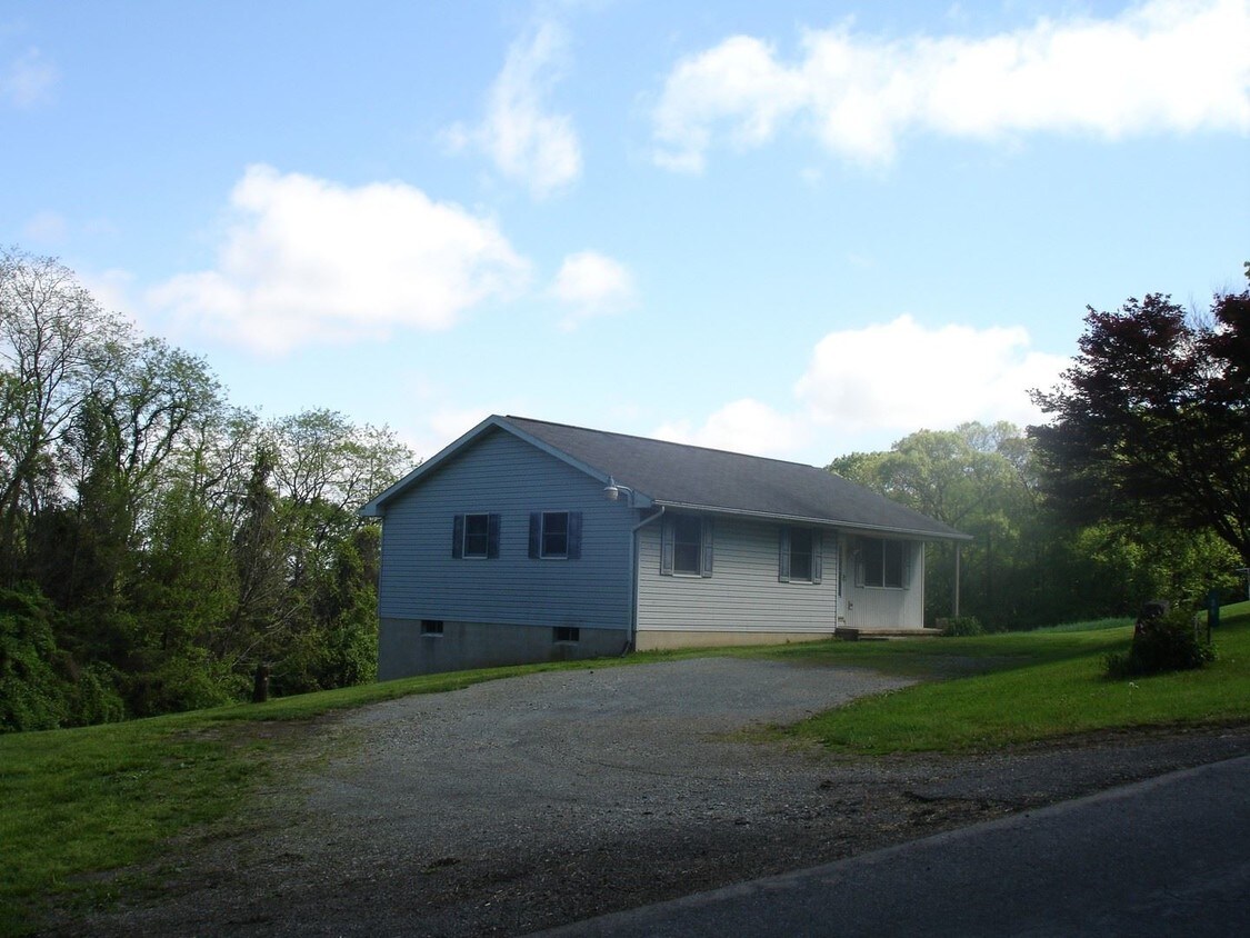 3 br, 1.5 bath House 36 ROBERTS RD House Rental in Nottingham, PA