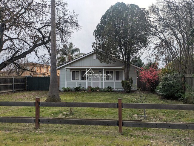 Building Photo - Updated Sacramento 2bd/1ba House Near UCD!
