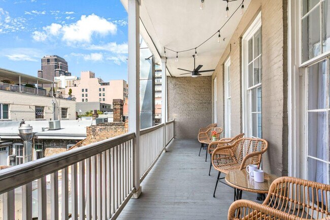 Foto del edificio - 715 St Charles Ave