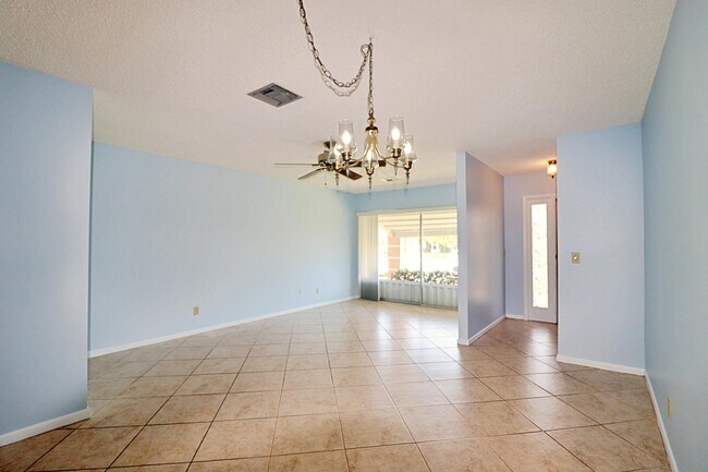 Foto del edificio - 831 Timberview Dr