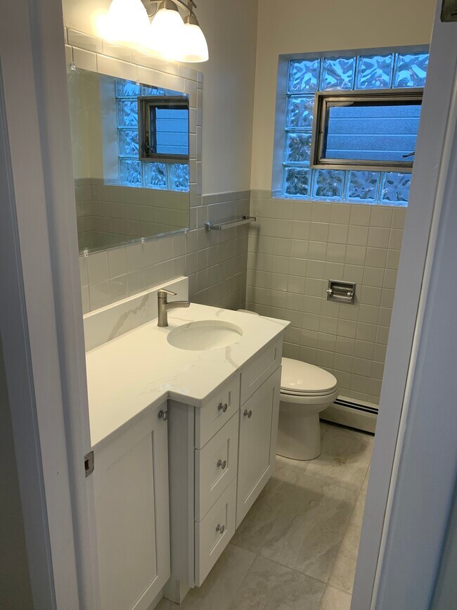 Foto del edificio - 5861 W Gunnison St