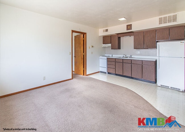 Building Photo - 1165 Ridge Dr