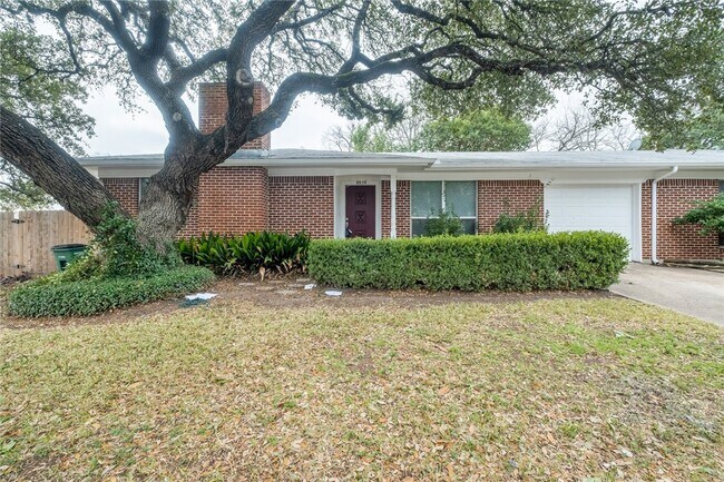 Building Photo - 8859 Tallwood Dr