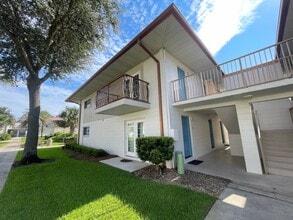 Building Photo - 2100 W Beach Dr