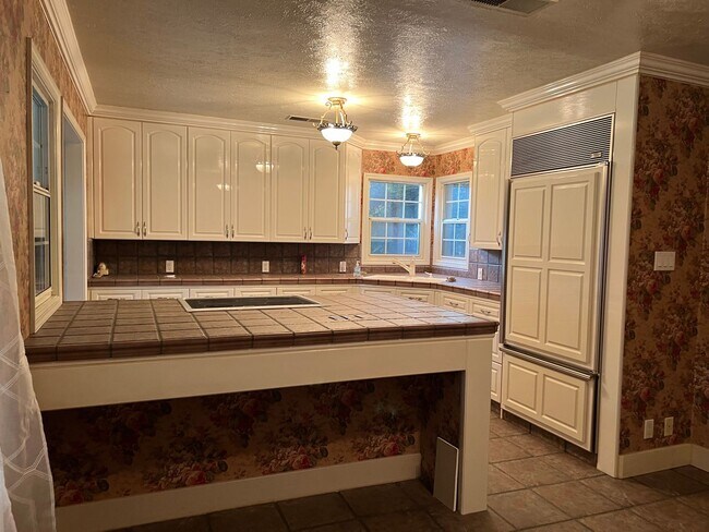 Foto del edificio - 520 N. DELWOOD ST.- 3 BEDROOM 1 BATH- TULARE