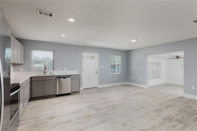 Foto del edificio - 211 N Bradford Ave
