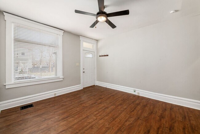 Foto del edificio - 243 Miller Ave