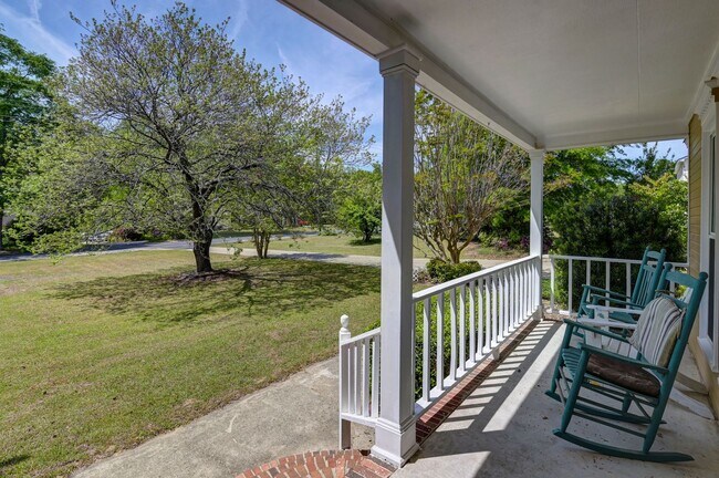 Foto del edificio - Spacious 6-Bedroom Retreat with Pool, No HOA, and Room for Boat or RV Near Lake Murray!