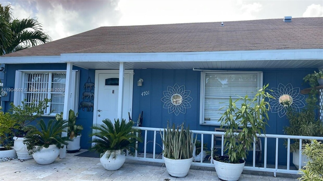 Primary Photo - 4701 NW 6th Ave