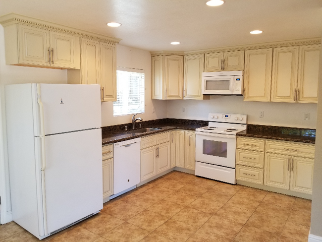 Building Photo - 4 Bed 2 Bath Single Family Home In Concord...