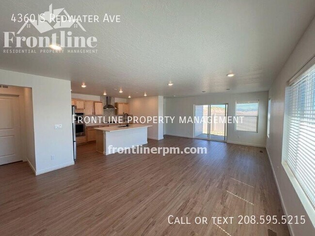 Foto del edificio - 4360 S Redwater Ave