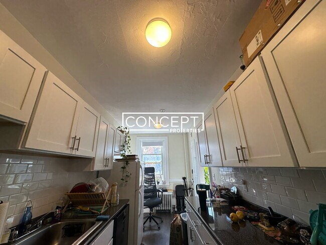 Building Photo - 2045 Commonwealth Ave