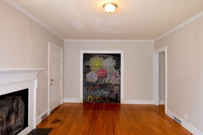 Building Photo - 2608 Vanderbilt Ave: 4 Bedroom + 2 Bonus R...