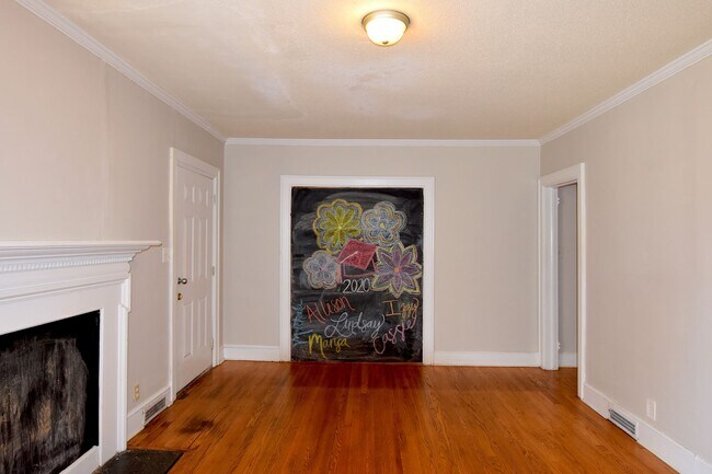 Foto del edificio - 2608 Vanderbilt Ave: 4 Bedroom + 2 Bonus R...