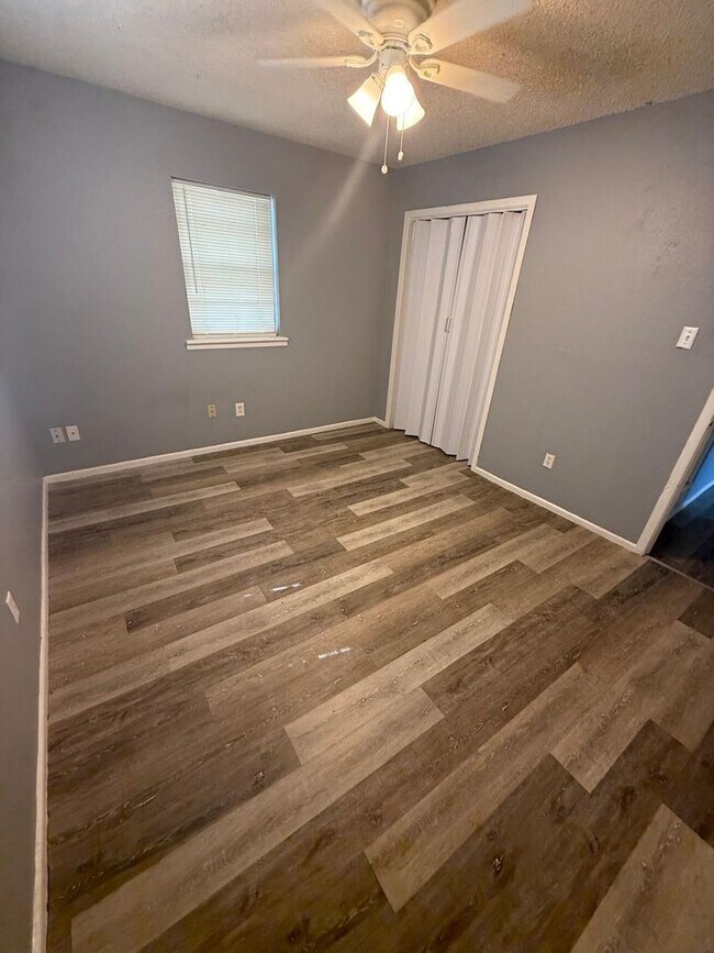 Building Photo - $0 First Month's Rent / $0 Deposit at Move-in