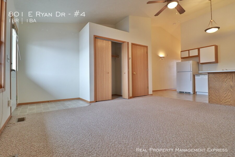 801 Ryan Dr Unit 4, Tea, SD 57064 Room for Rent in Tea, SD