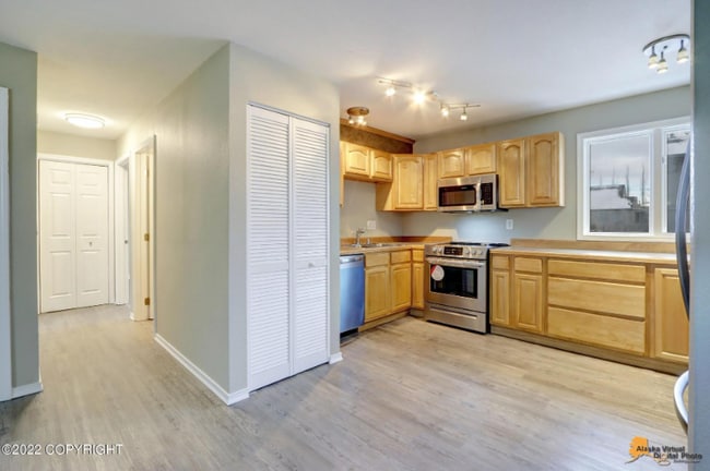 Building Photo - 329 E 14th Ave