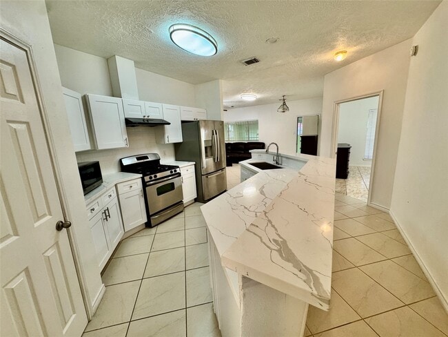 Foto del edificio - 13530 Carruth Ln